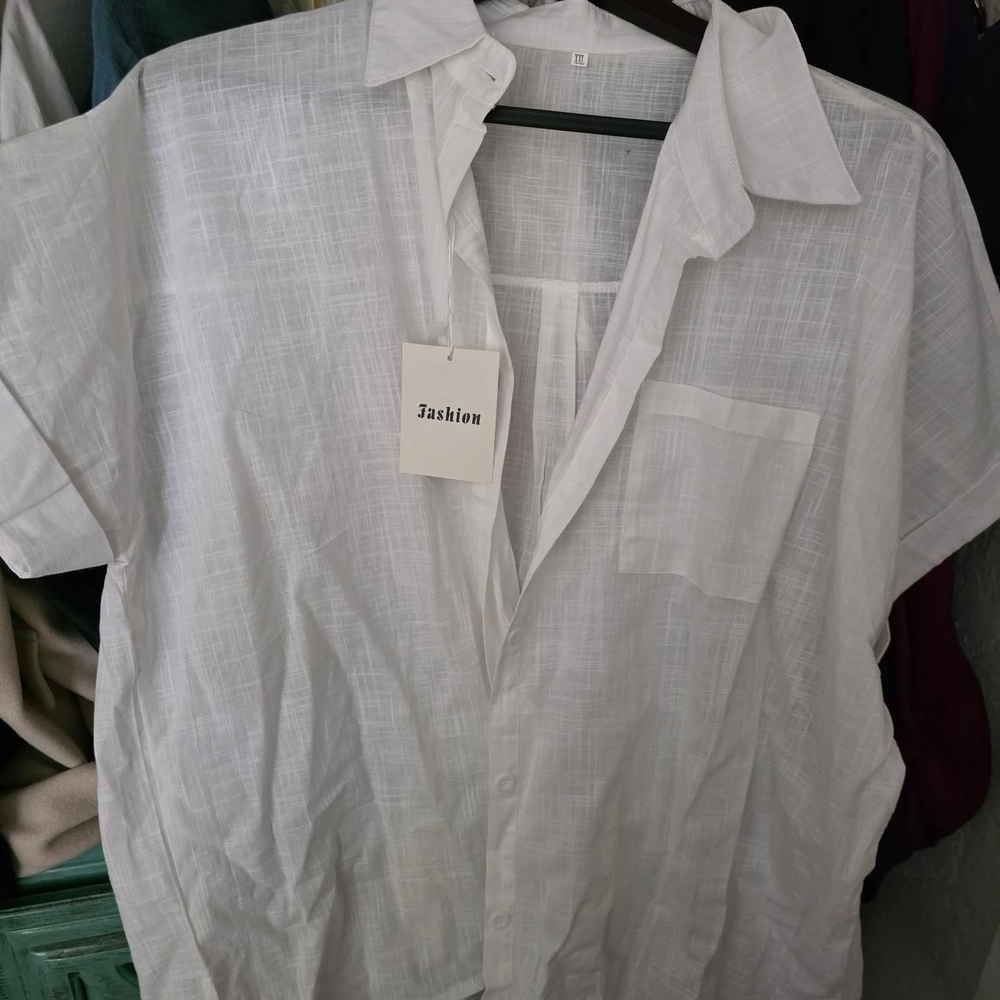 White Women's Short-Sleeve Button-Up Shirt